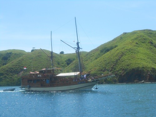 Deluxe AC boat trip